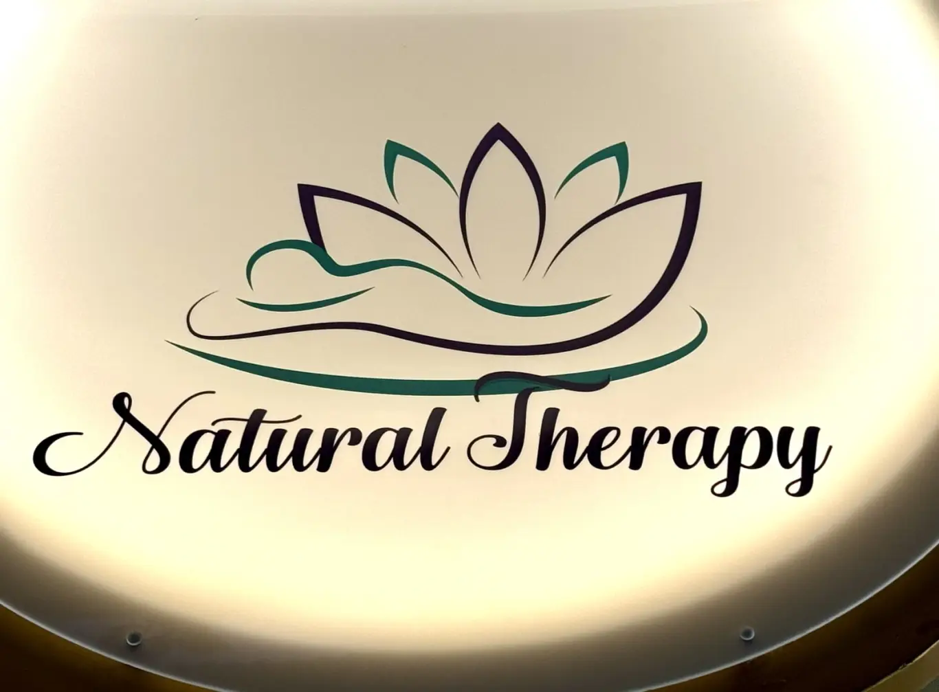 Ο φωτιζόμενος λογότυπος Natural Therapy